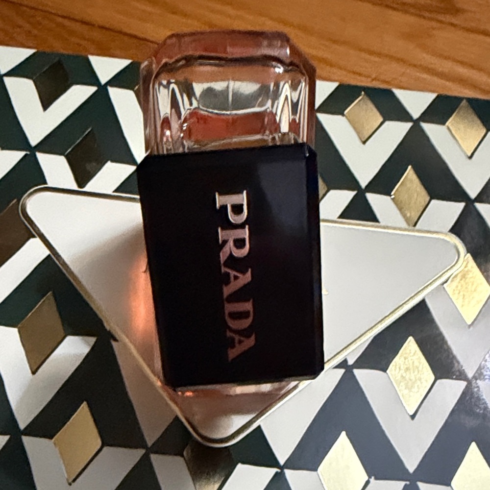 NIB Prada Paradoxe 1 oz Eau de Parfune - Picture 7 of 13